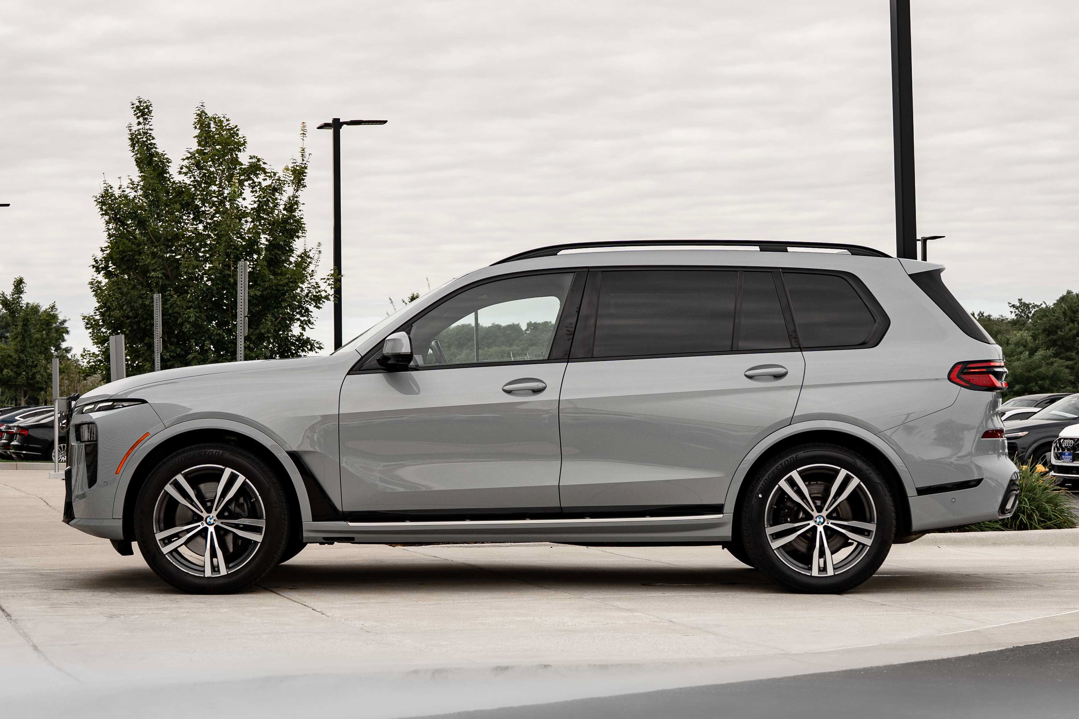 Used 2023 BMW X7 xDrive40i w/ M Sport Package AWD/4WD image 6