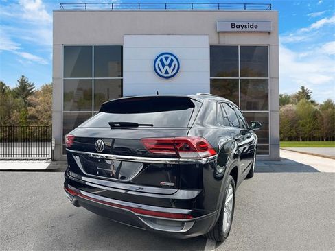 Certified 2022 Volkswagen Atlas Cross Sport SE image 4