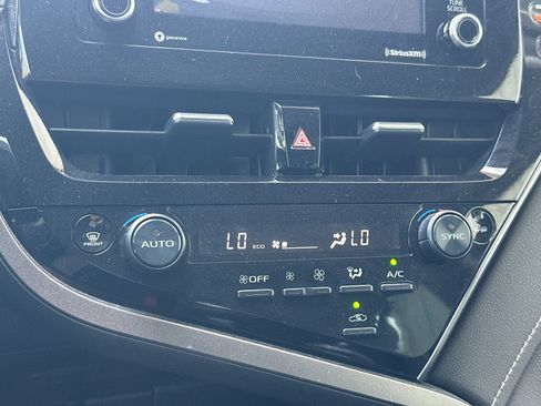 Used 2022 Toyota Camry SE w/ Carpet Mat Package (TMS) image 18