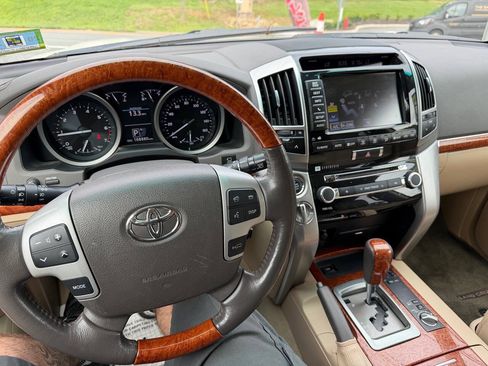 Used 2014 Toyota Land Cruiser AWD/4WD image 23