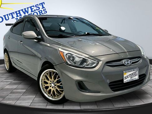 Used 2017 Hyundai Accent SE FWD image 3