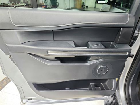 Used 2023 Ford Expedition Max XLT image 39