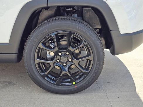 New 2026 Jeep Compass Latitude AWD/4WD image 9
