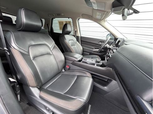 Used 2024 Nissan Pathfinder SL image 22