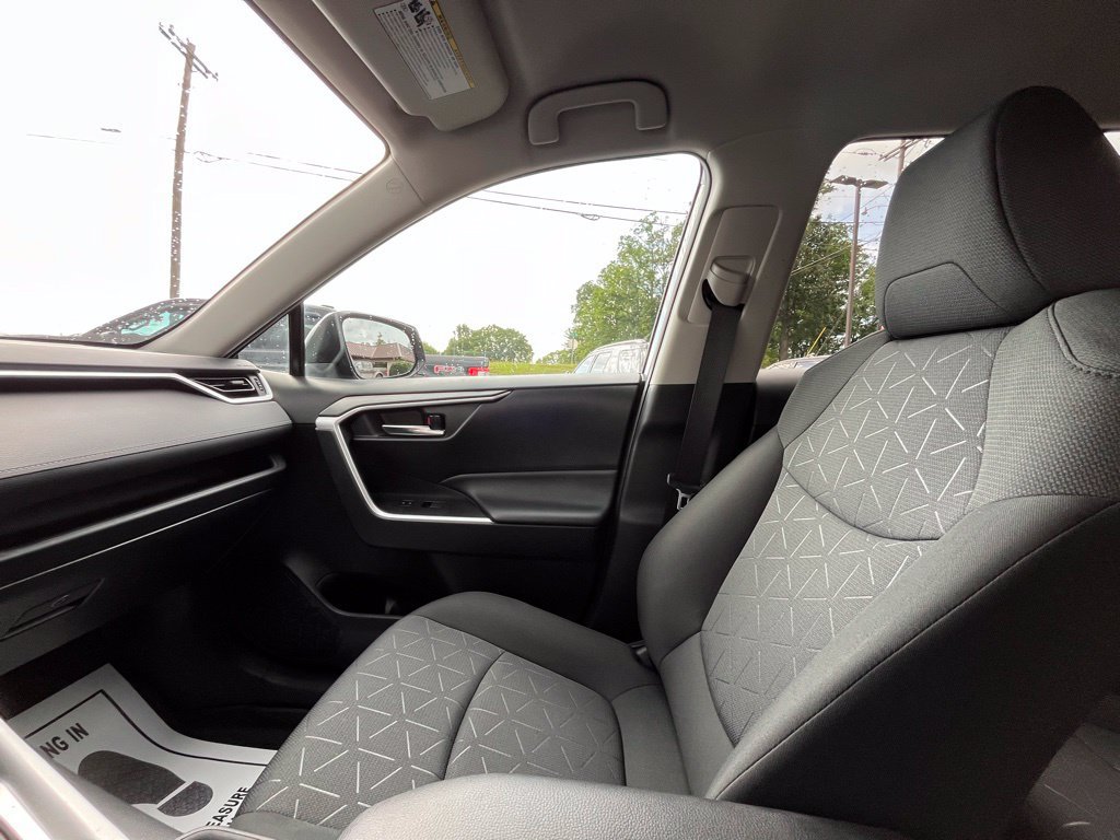 Used 2022 Toyota RAV4 XLE AWD/4WD image 20