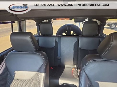 Used 2017 Jeep Wrangler Unlimited Sahara AWD/4WD image 36