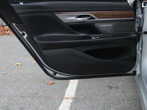 Used 2016 BMW 750i xDrive image 13