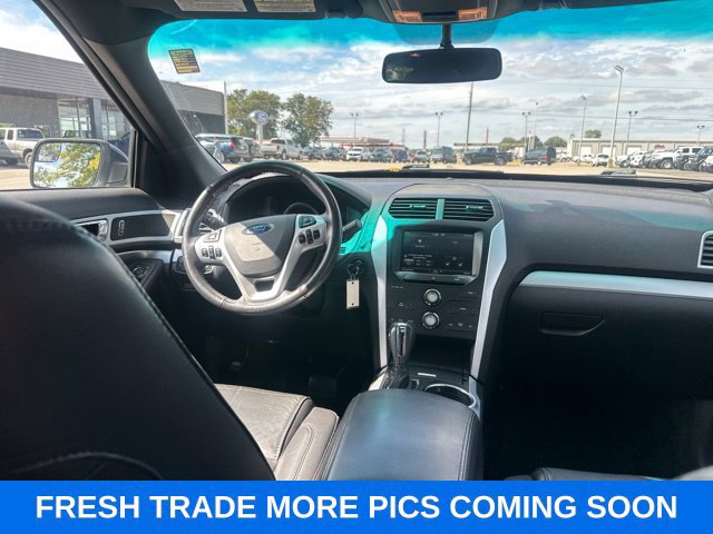 Used 2015 Ford Explorer XLT w/ Equipment Group 202B FWD image 14