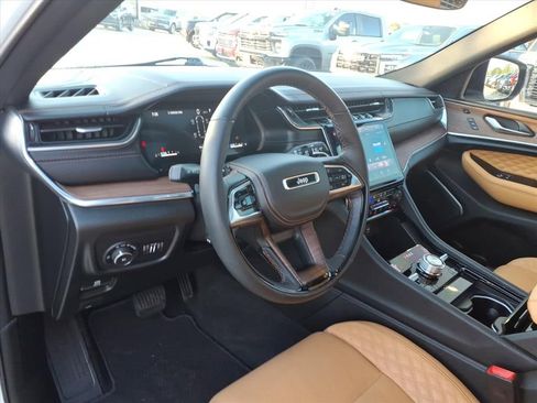 Used 2025 Jeep Grand Cherokee L Summit AWD/4WD image 18