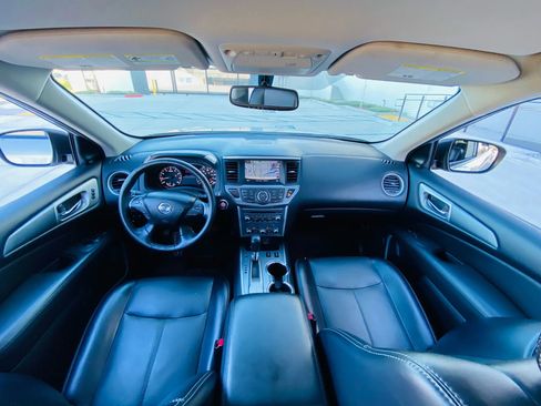 Used 2020 Nissan Pathfinder SL image 16