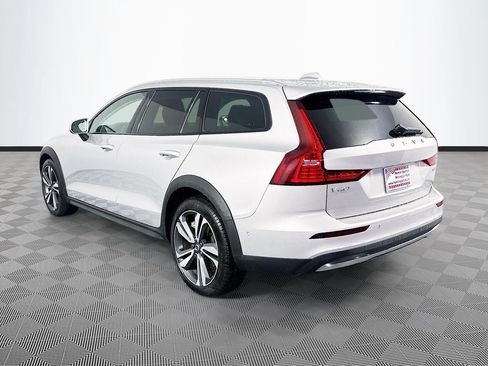 Used 2025 Volvo V60 B5 Cross Country Plus AWD/4WD image 5
