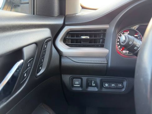 Used 2022 GMC Acadia Denali w/ Denali Technology Package FWD image 23