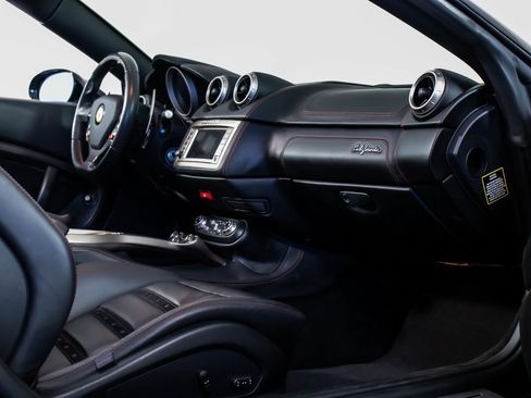 Used 2014 Ferrari California image 48