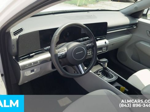Used 2025 Hyundai Kona SEL FWD image 5