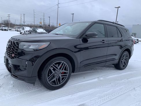 Used 2025 Ford Explorer ST image 4