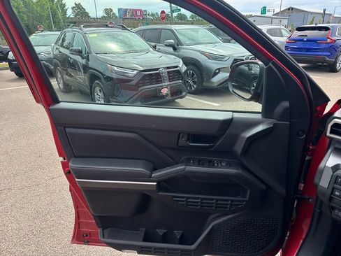 Used 2025 Toyota Tacoma SR5 AWD/4WD image 31