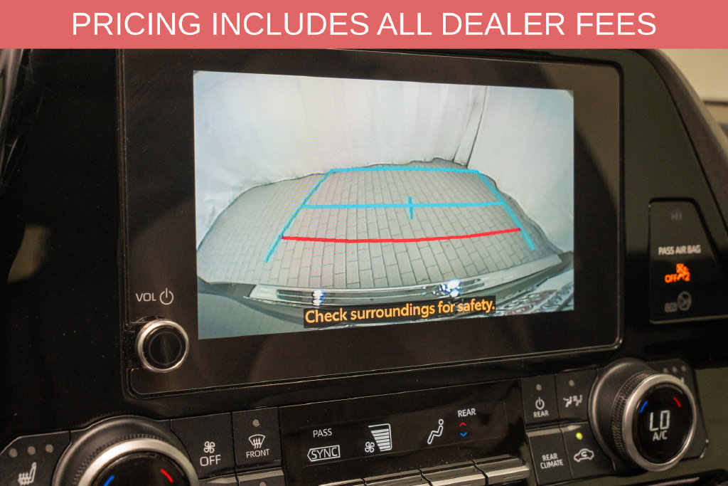 Used 2024 Toyota Highlander XLE FWD image 16