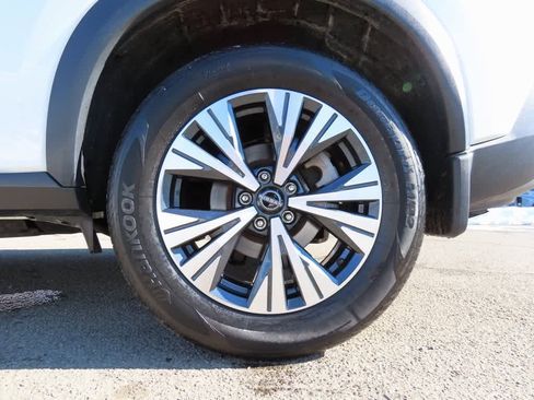 Used 2023 Nissan Rogue SV image 9