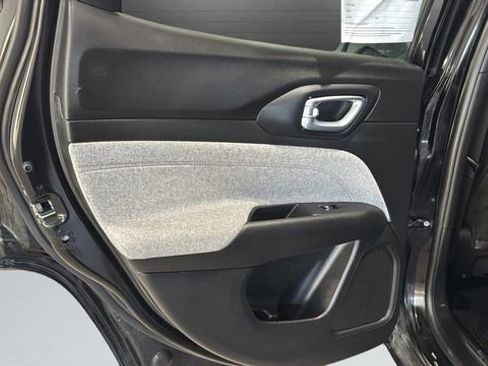 Used 2024 Jeep Compass Latitude image 43