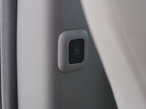 Used 2018 Toyota Sienna XLE w/ XLE Navigation Package FWD image 41
