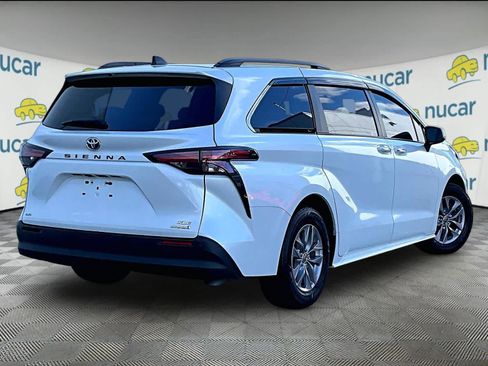 Used 2022 Toyota Sienna XLE w/ XLE Plus Package AWD/4WD image 6