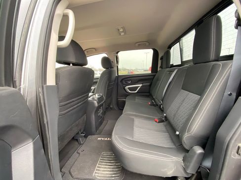 Used 2018 Nissan Titan SV w/ SV Convenience Package image 21