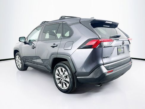 Used 2023 Toyota RAV4 XLE Premium image 5