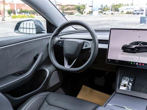 Used 2025 Tesla Model 3 Long Range RWD image 22