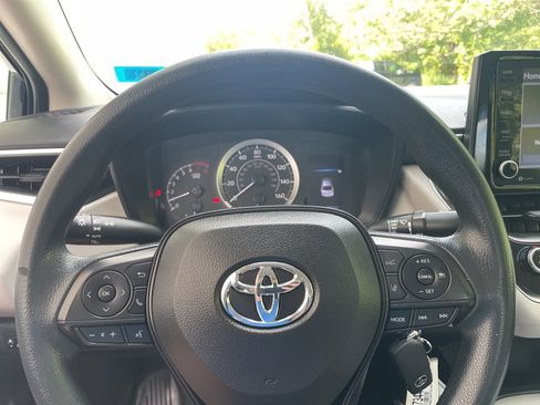Used 2022 Toyota Corolla LE image 12