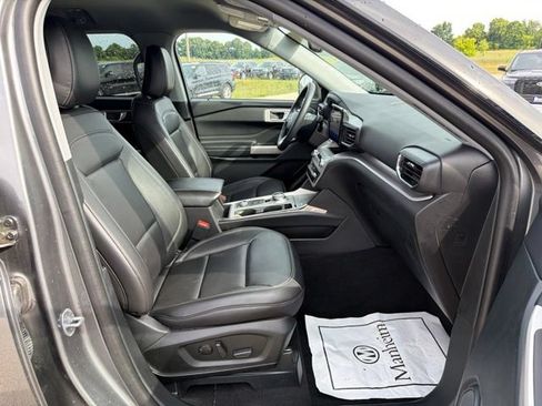 Used 2024 Ford Explorer XLT w/ Equipment Group 202A AWD/4WD image 31