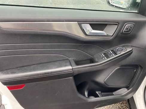 Used 2022 Ford Escape Titanium AWD/4WD image 16