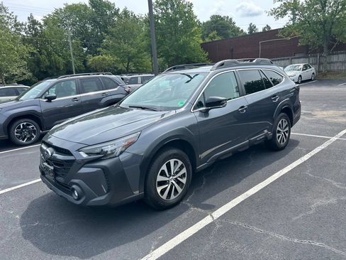 Certified 2025 Subaru Outback Premium AWD/4WD image 8