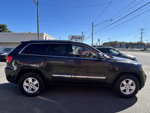 Used 2011 Jeep Grand Cherokee Laredo image 4