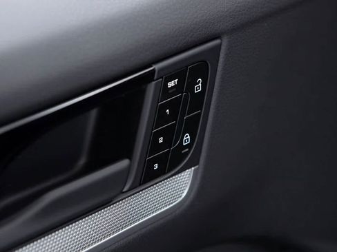 Certified 2025 Porsche Cayenne Coupe image 20