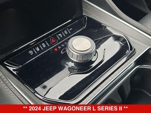 Used 2024 Jeep Wagoneer L Series II RWD image 31