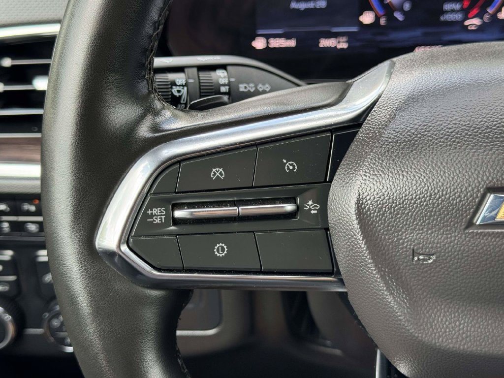Used 2025 Chevrolet Suburban Premier AWD/4WD image 12