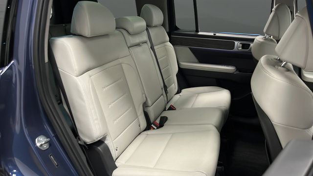 Used 2025 Hyundai Santa Fe Limited AWD/4WD image 24