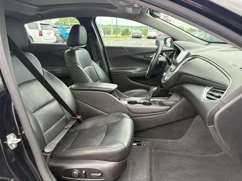 Used 2018 Chevrolet Malibu Premier w/ Premier Sun and Wheel Package FWD image 17