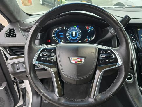Used 2019 Cadillac Escalade ESV Platinum AWD/4WD image 26