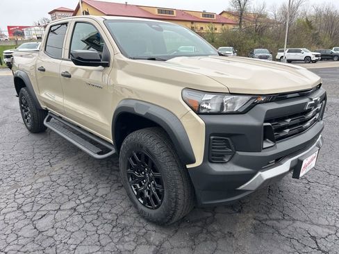 Used 2024 Chevrolet Colorado Trail Boss w/ Advanced Trailering Package AWD/4WD image 3