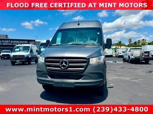 Used 2021 Mercedes-Benz Sprinter 4500 w/ Dashboard Charging Package image 21