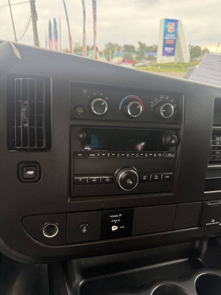 Used 2022 GMC Savana 2500 w/ Driver Convenience Package RWD image 7