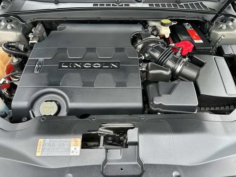 Used 2017 Lincoln Continental Select w/ Climate Package AWD/4WD image 10
