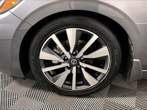 Used 2020 Nissan Sentra SV w/ SV Premium Package FWD image 10
