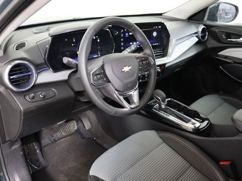 Used 2025 Chevrolet Trax LT w/ LT Convenience Package image 25