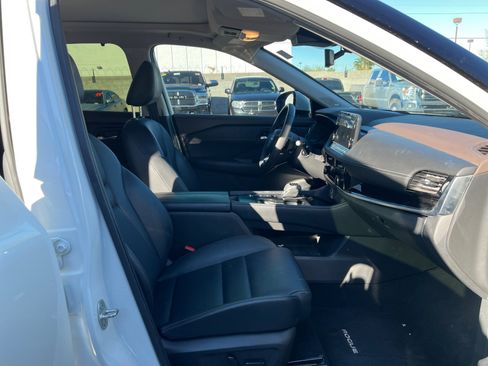 Used 2023 Nissan Rogue SL w/ SL Premium Package image 19