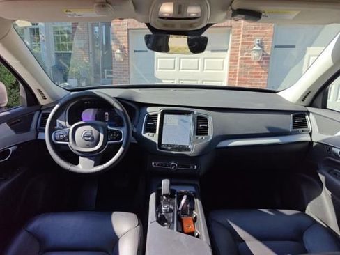 Used 2024 Volvo XC90 B5 Core w/ Climate Package image 2