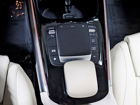 Used 2021 Mercedes-Benz GLB 250 4MATIC image 26