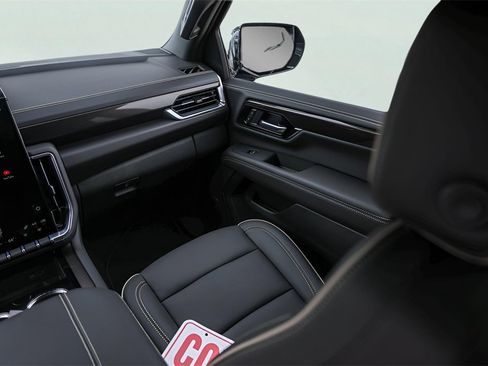 Used 2026 GMC Yukon XL Elevation image 32