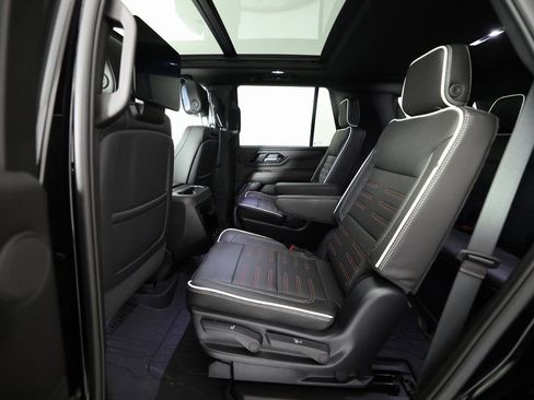 Used 2025 GMC Yukon AT4 Ultimate w/ LPO, Illumination Package AWD/4WD image 16
